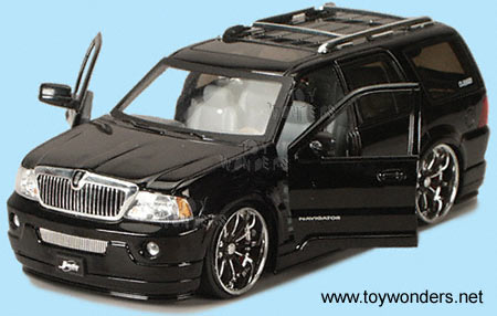 DUB City - Lincoln Navigator (2003, 1:24, Gello) toys and