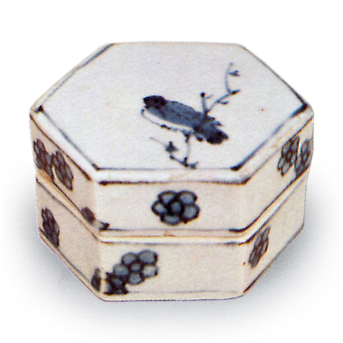 染付叭々鳥香合 そめつけははちょうこうごう | 鶴田 純久の章 お話