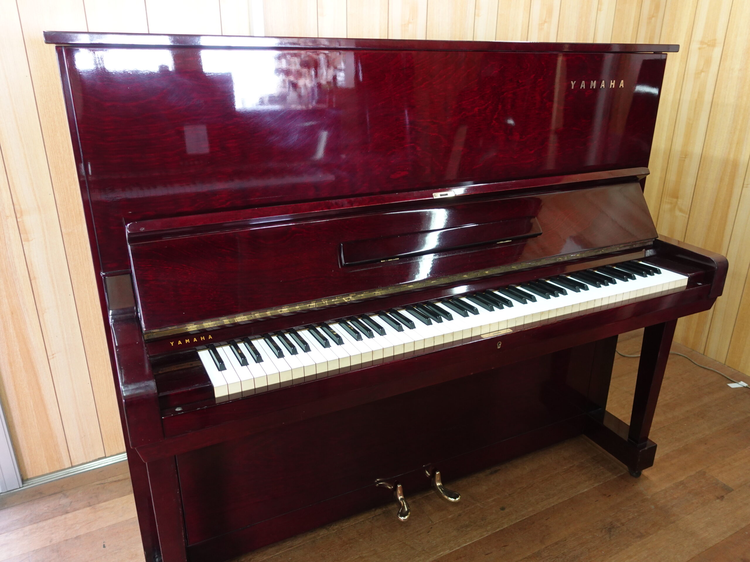 YAMAHA（アップライト木目／白塗り） | 名古屋ピアノ調律センター