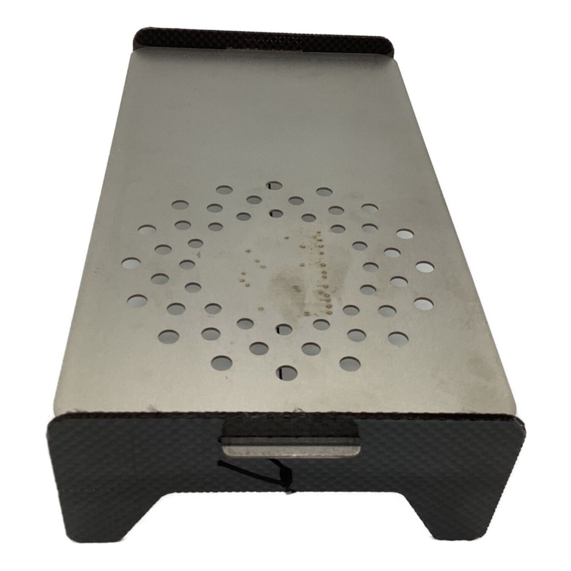 唯一無二なデザインが光る！UL最高峰ソラチタニウムギアをご紹介