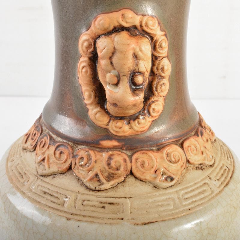 中国 耀州窯青磁 貼神獣面文瓶 唐木台付 在銘 M