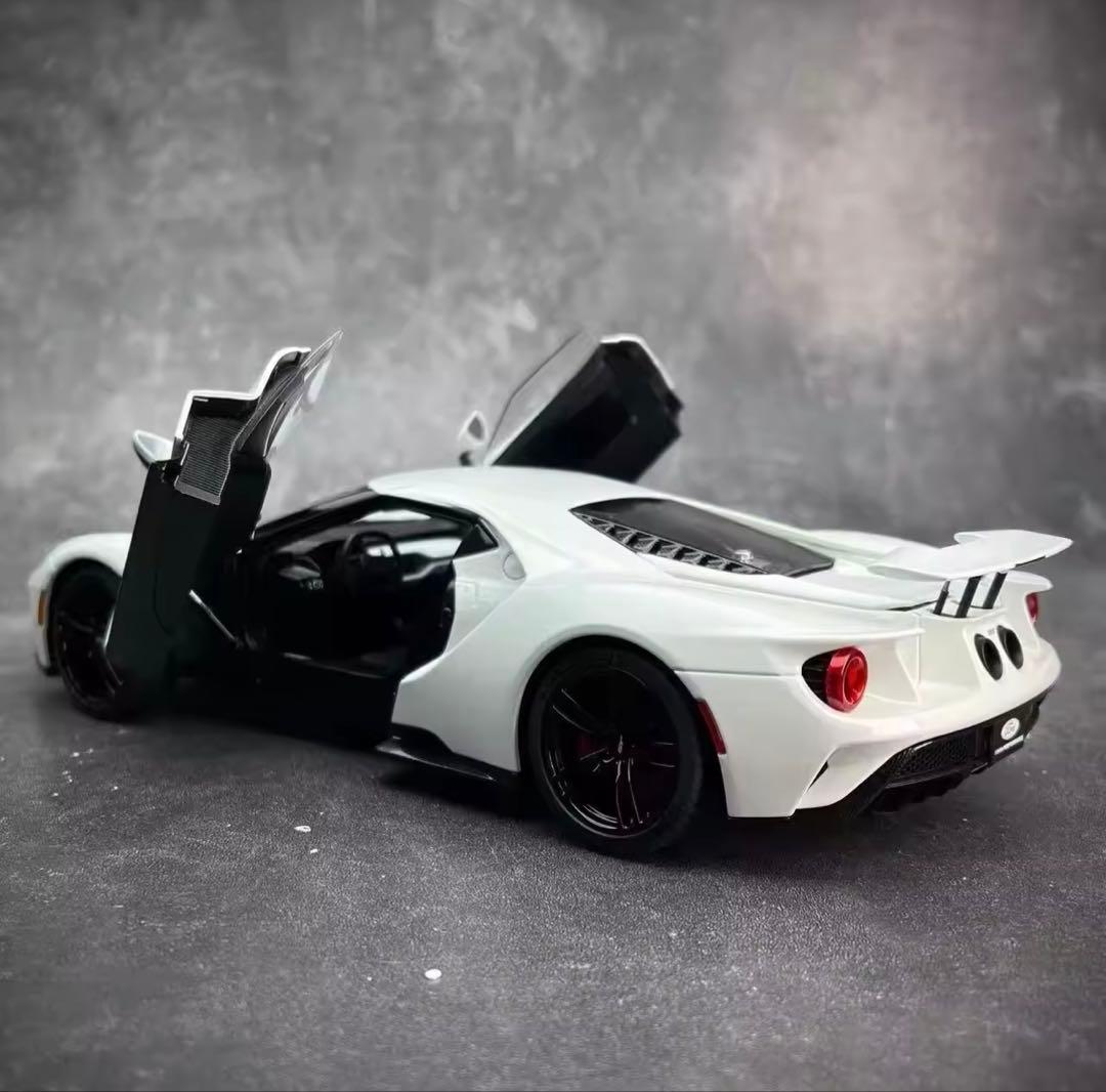 1:18 Diecast ￼Ford GT ホワイト ミニカー