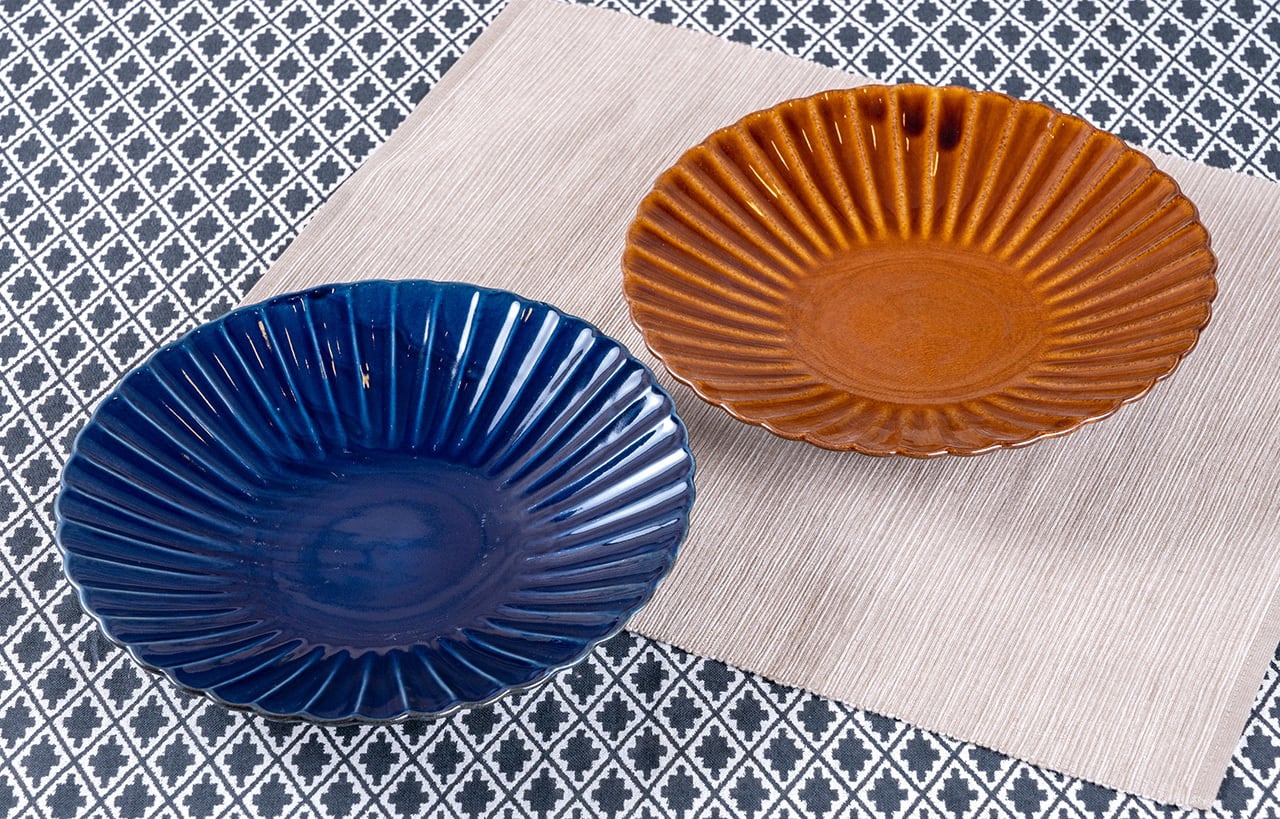 白峰園 菊紋 深皿 アメ・紺 【商品番号：035】 | 瀬戸蔵セラミックプラザ