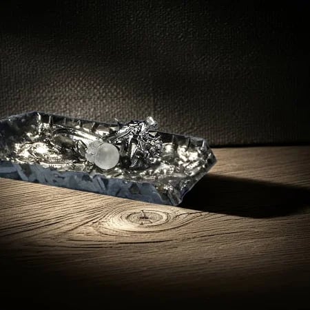 隕石 鉄隕石 アルタイ隕石 原皮付き ナチュラル 原石 重さ約975g 立て