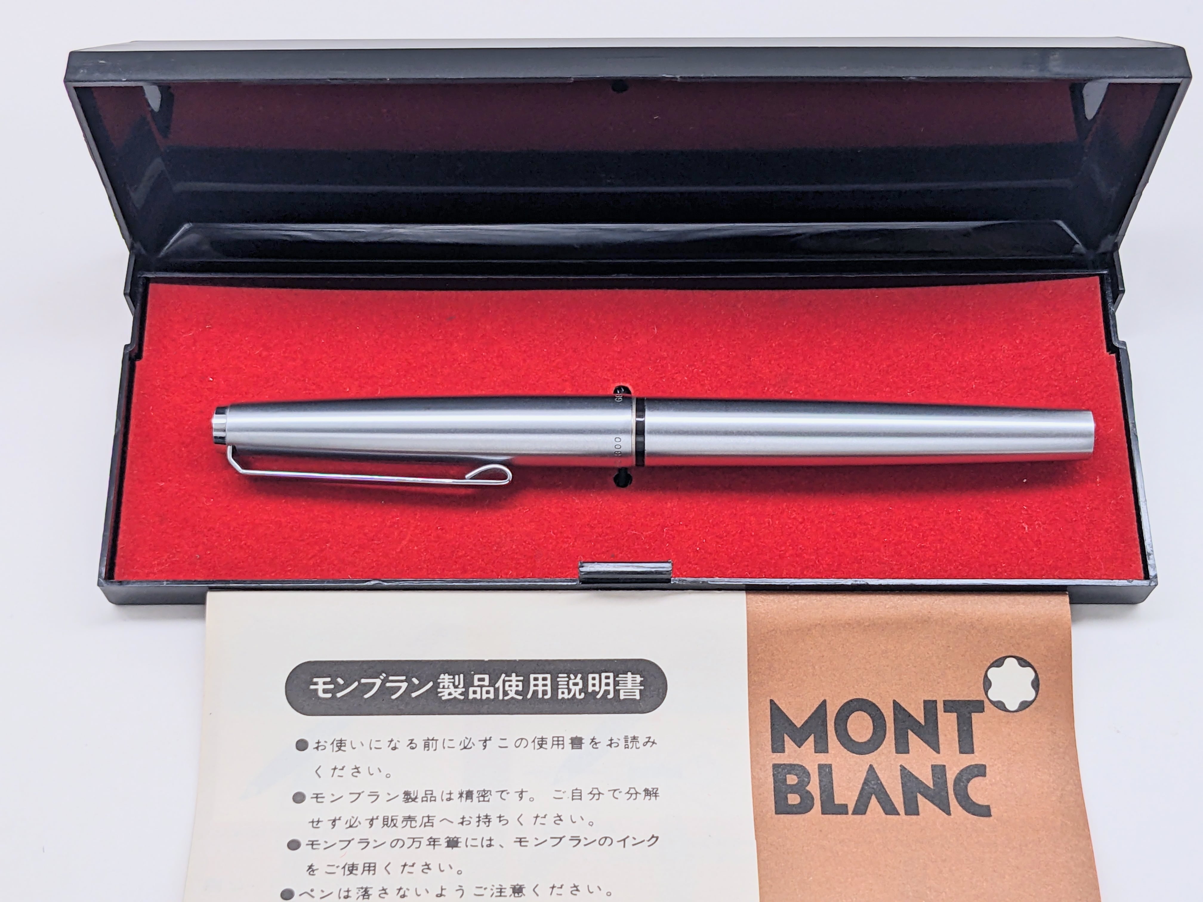 MONT BLANC 万年筆 黒 樹脂製 専用ケース付き MONT BLANC 万年筆 黒