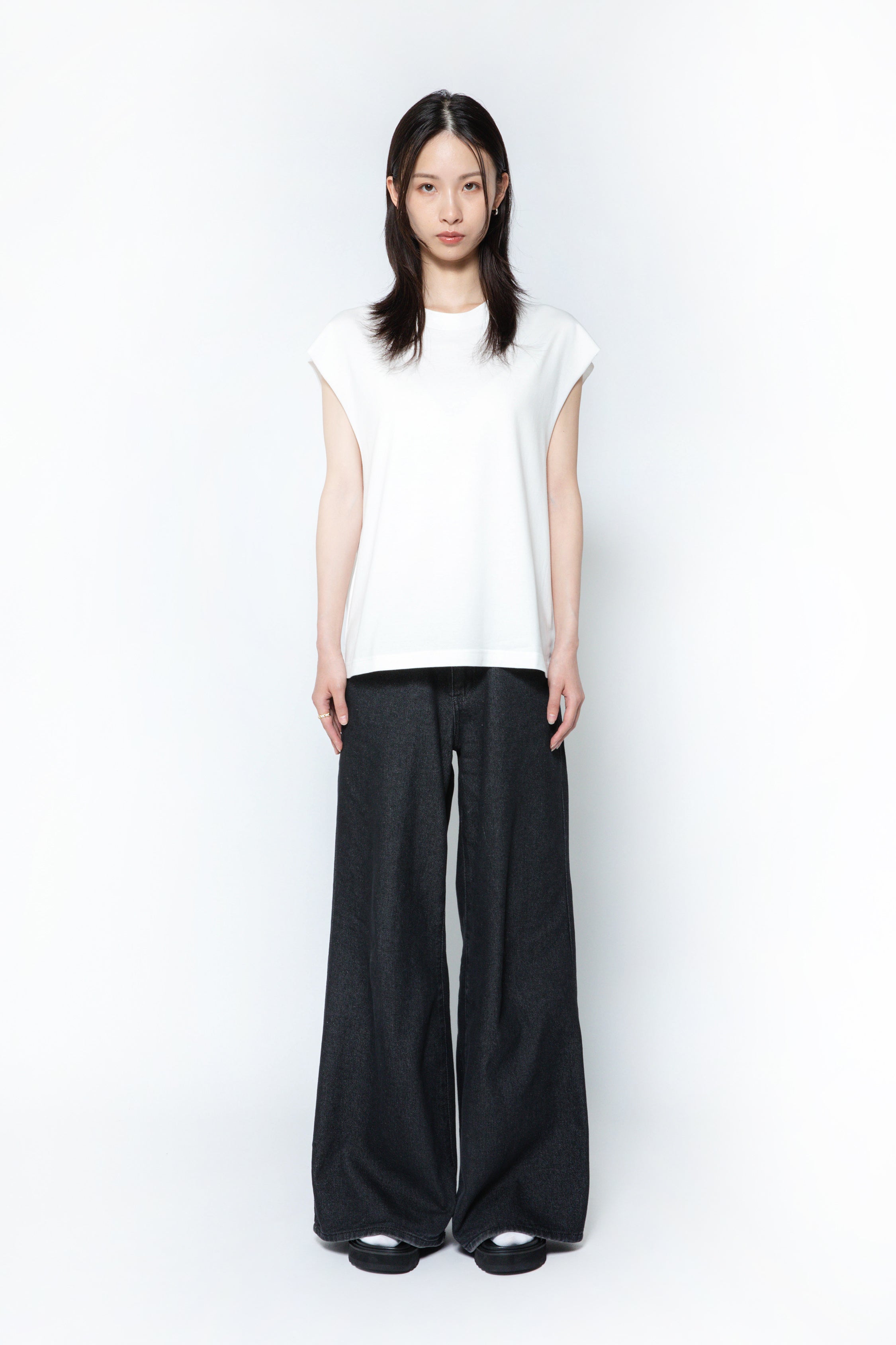 CDL Atelier Sleeveless Tee – CDL TOKYO